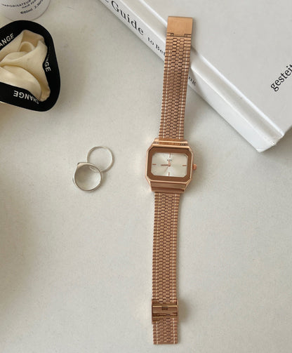 Elegant women's quartz watch with retro design