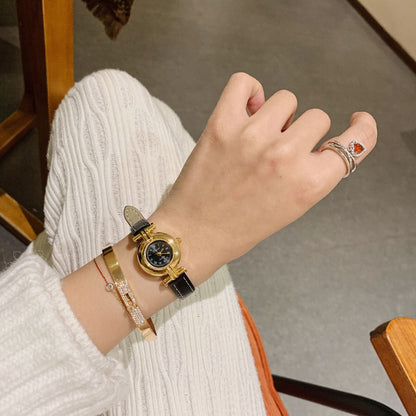 Luxury retro women's watch with leather strap