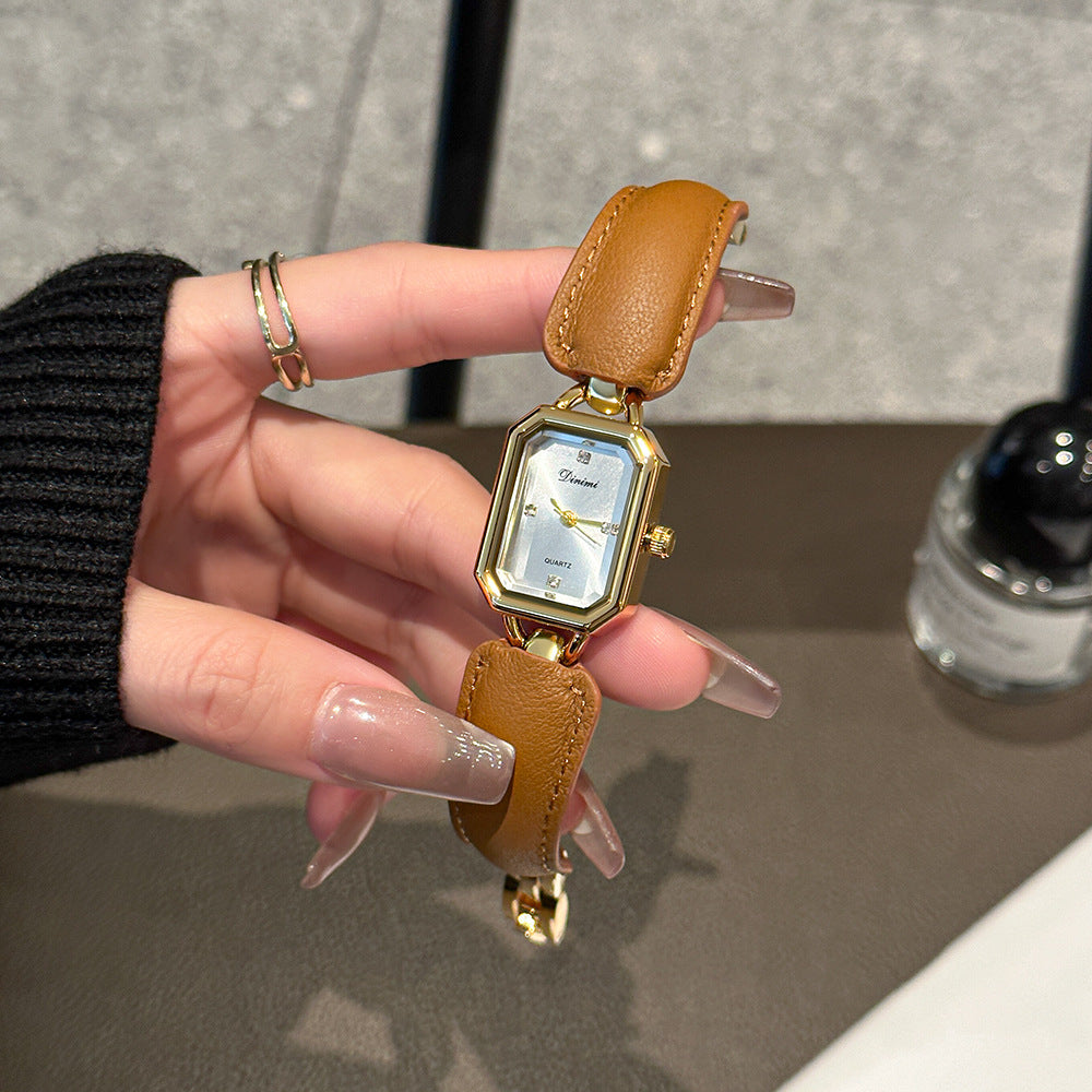 Elegant women's square disc watch with luxury leather strap