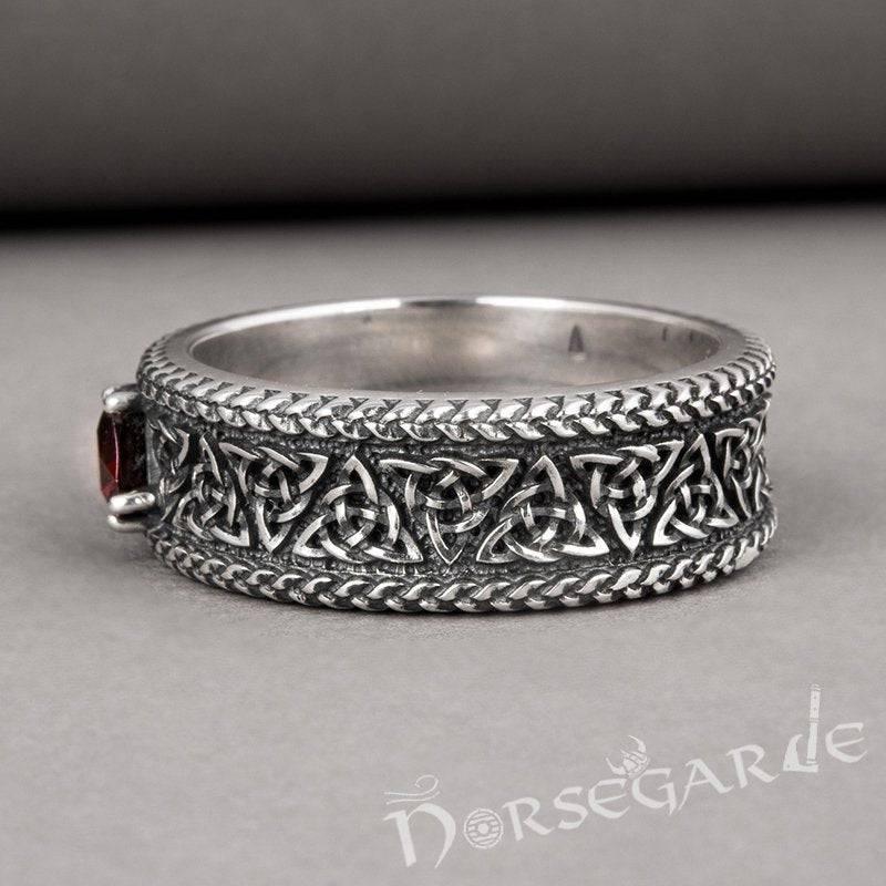 Handcrafted Luck Knots Band with Gem - Sterling Silver, Green Gem Variant