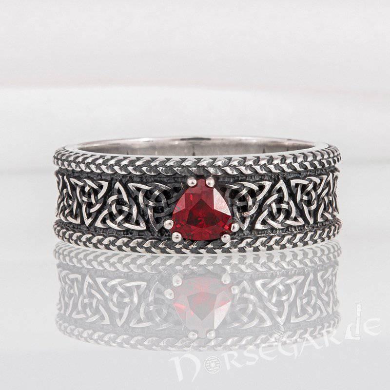 Handcrafted Luck Knots Band with Gem - Sterling Silver, Green Gem Variant