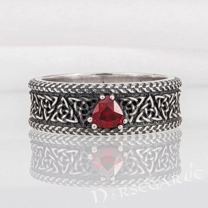 Handcrafted Luck Knots Band with Gem - Sterling Silver, Green Gem Variant