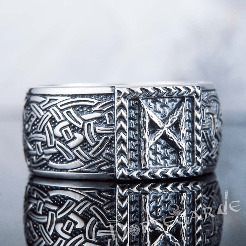 Handcrafted Mannaz Rune Borre Ornament Band - Sterling Silver